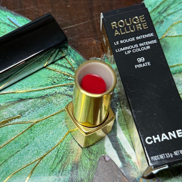 CHANEL Rouge Allure Lipstick in Pirate - Picture 3 of 14
